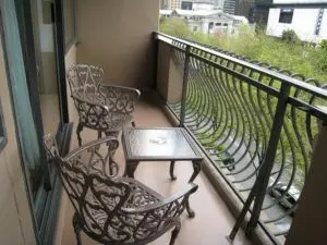 Loggia yaiku ... definisi lan bedane saka balkon