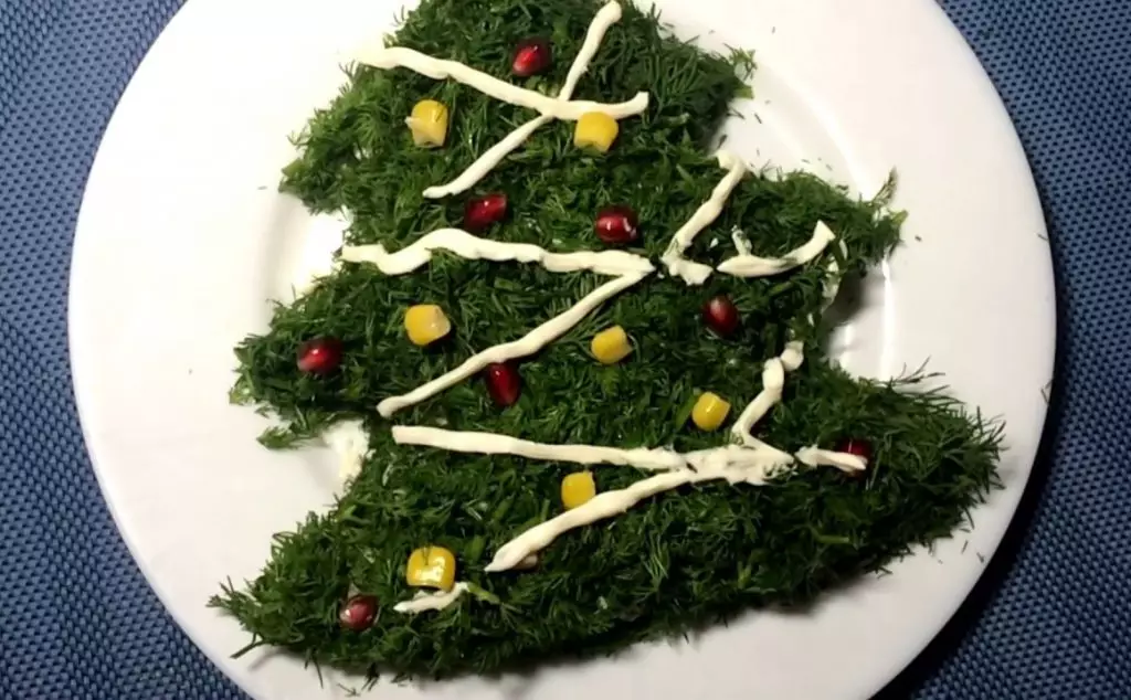 Solata v obliki božičnega drevesa za novo leto