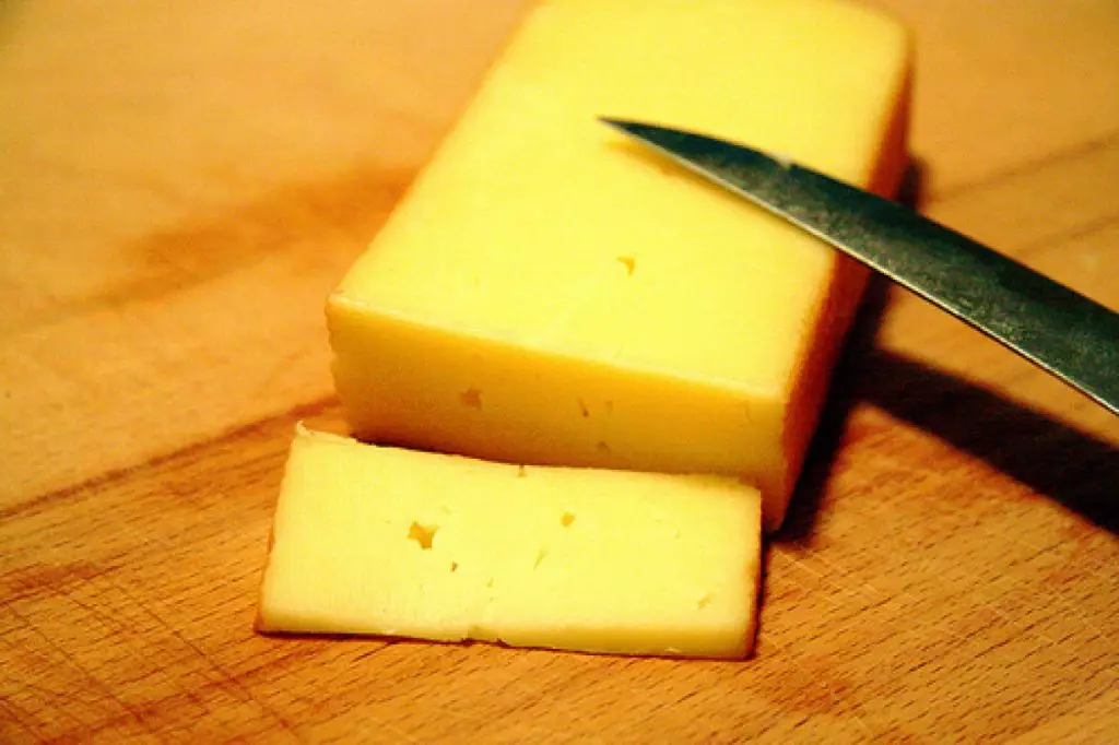 Как да отрежете сиренето върху разнообразни