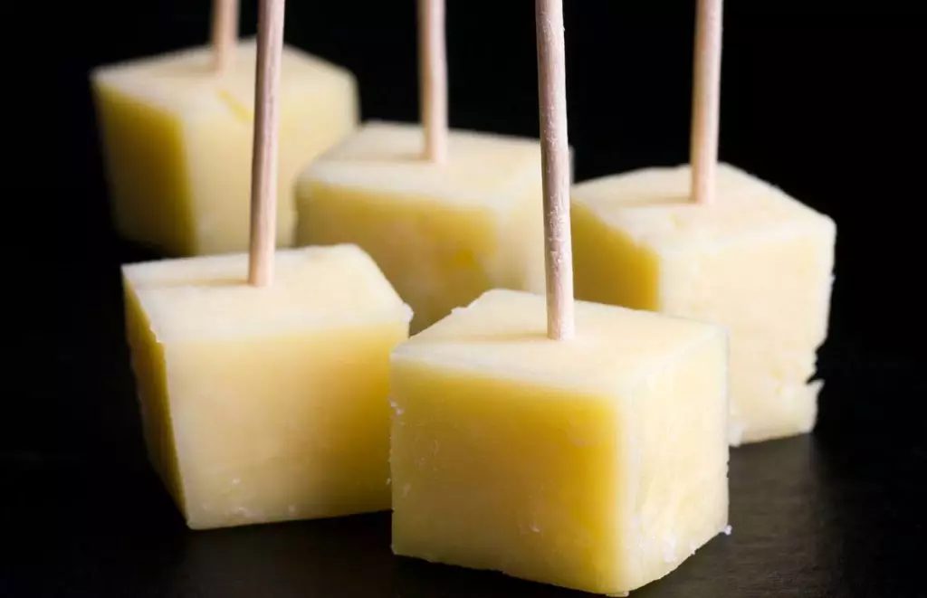 Cheese li ser skewers