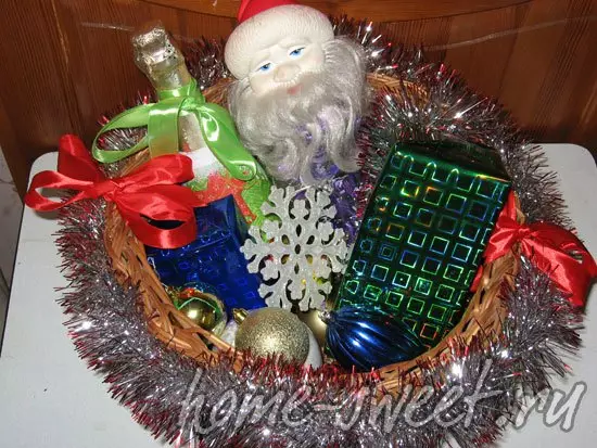 Декоруємо плетений кошик для подарунків до Нового року
