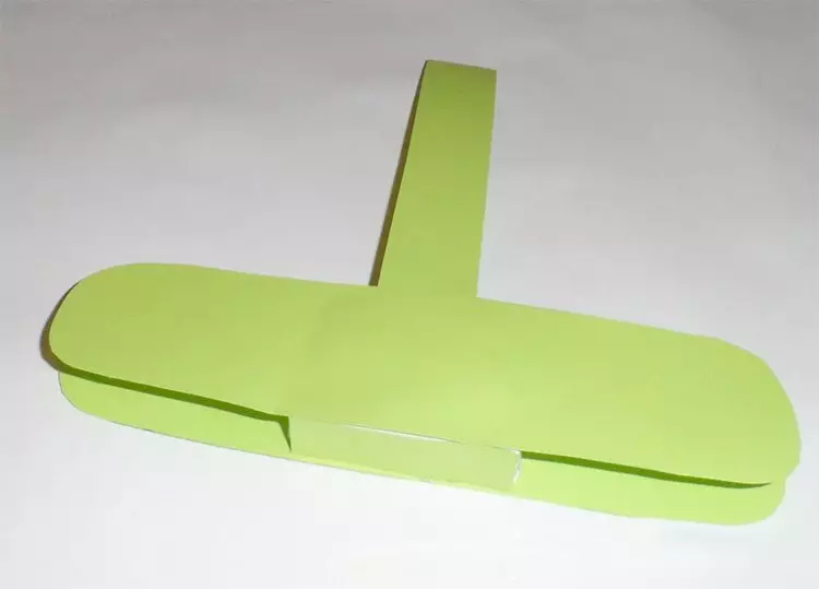 Jak zrobić samolot papierowy - instrukcja, zdjęcie