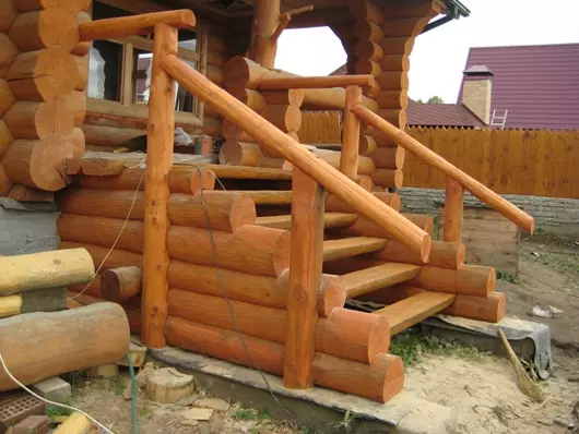 Como construír un pórtico de madeira coas súas propias mans
