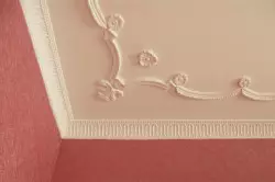 Decorative ceiling with your own hands - a modern solution