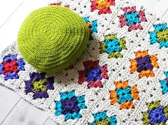 Schemes এবং বিবরণ সঙ্গে নবজাতকদের জন্য বোনা কম্বল: Crochet এবং সেলাইয়ের প্রকল্প