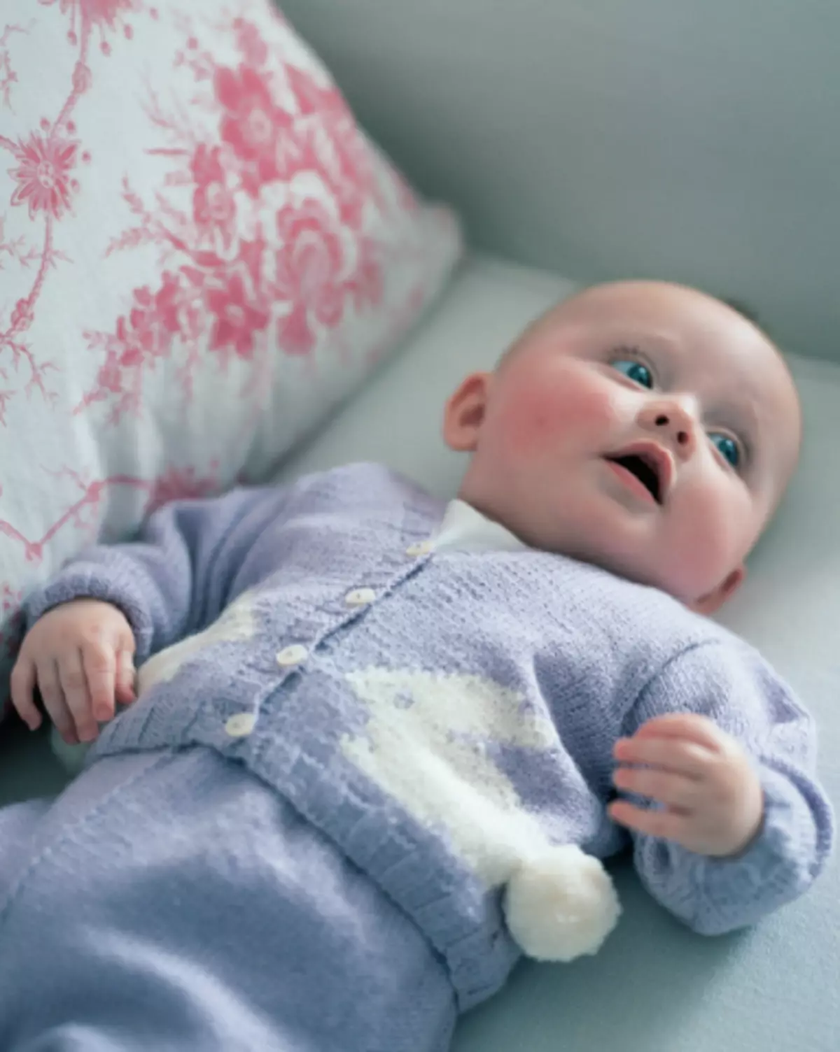 Pletené obleky pro novorozence s diagramy a popisy: Suites pro chlapce a dívky
