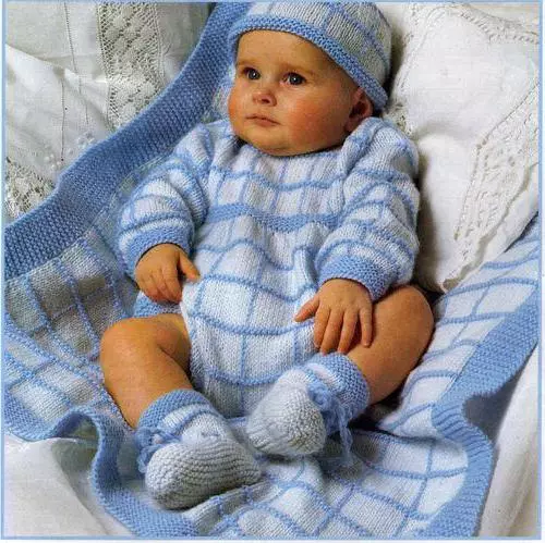 Knitting overalls for a newborn on the spokes: schemes and descriptions of work for beginners