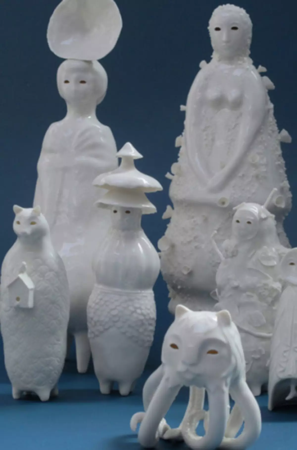 Ceramic statuettes para sa interior.