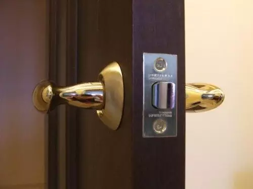 Tips til, hvordan man vælger låse til interroom døre