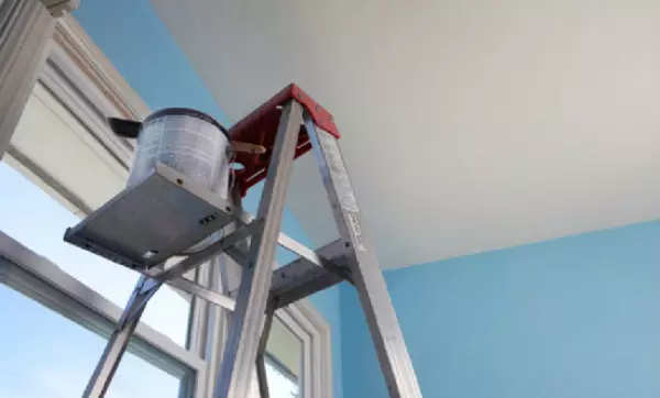 水線塗料の天井を描く方法
