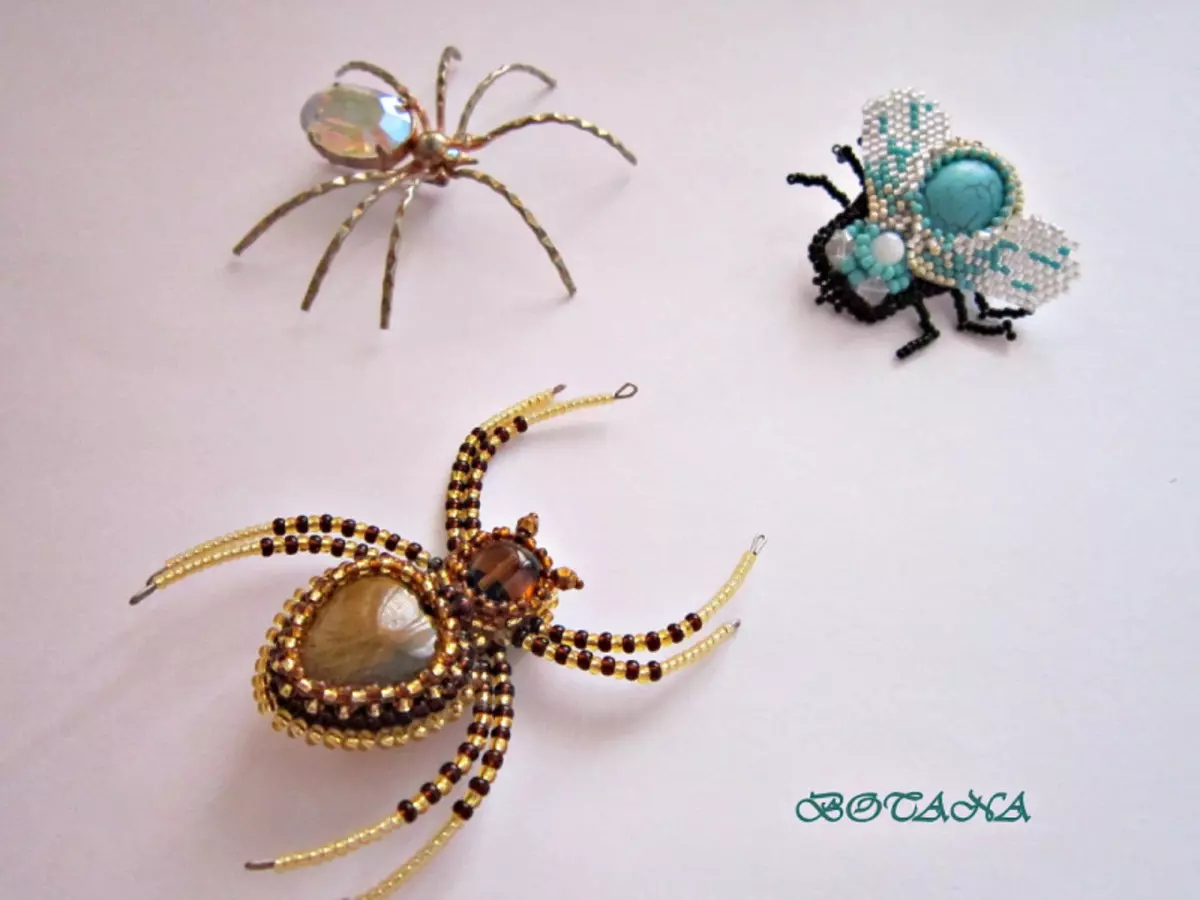 Insects of beads in the form of brooches: Master class with schemes and photos