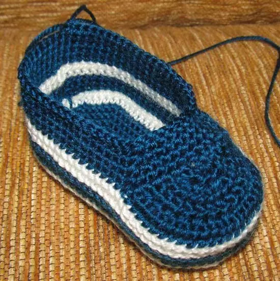 Krochet booties ho an'ny vao manomboka: tetika miaraka amin'ny famaritana, ahoana ny fomba fanaovana knit booties miaraka amin'ny video sy sary