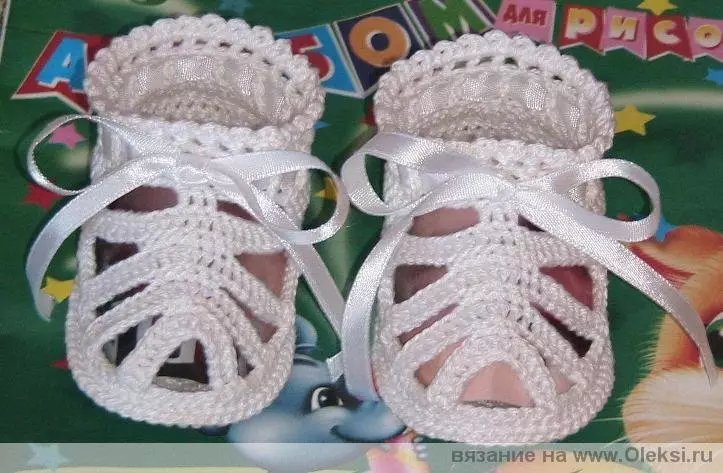 Hekeltjies vir beginners: Skemas met 'n beskrywing, hoe om booties met video en foto's te brei