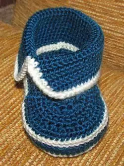 I-crochet bootsies yabaqalayo: Izikim ezinenkcazo, indlela yokungena kwi-booties enevidiyo kunye neefoto