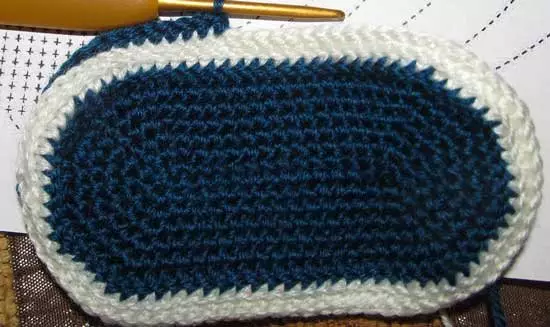 I-crochet bootsies yabaqalayo: Izikim ezinenkcazo, indlela yokungena kwi-booties enevidiyo kunye neefoto