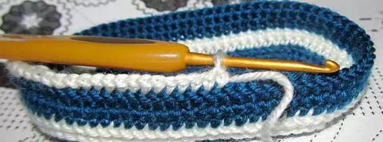 Takaddun crochet don masu farawa: Shirye-shirye tare da bayanin, yadda ake knit booties tare da bidiyo da hotuna