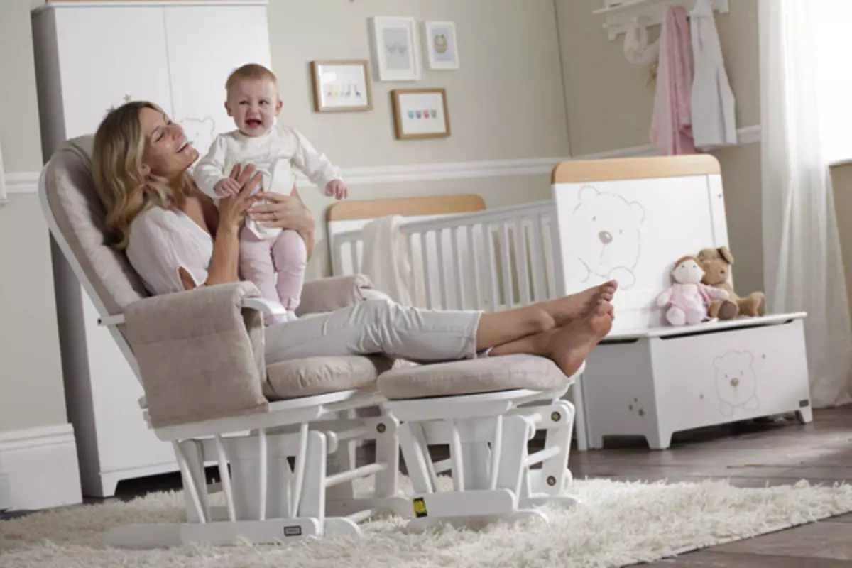 Çfarë lloj mobiljesh në shtëpi për të zgjedhur nëse një fëmijë i vogël në shtëpi?