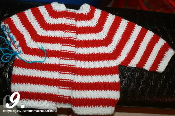 Sweater innittjat għat-tifla bil-labar tan-knitting: Għażliet għat-tifla sentejn, blouse miftuħa tagħmel lilek innifsek