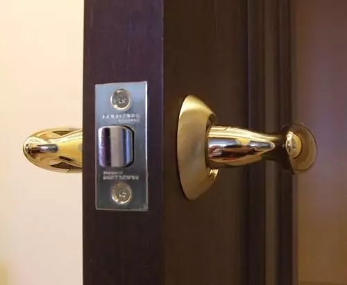 So zerlegen Sie die Türschloss Interroom-Tür