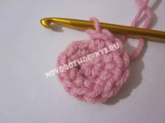 Tejido para el crochet recién nacido con esquemas y descripciones: consejos de punto para niñas y niños para maestros principiantes