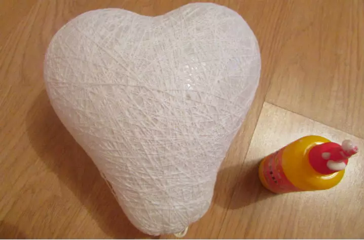 DIY ar gyfer Diwrnod Valentine yn ei wneud eich hun