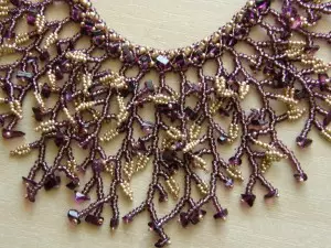 珠子项链和珠子：为初学者编织方案