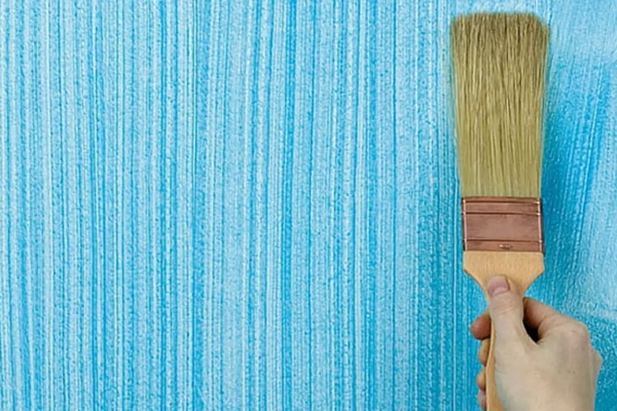 Jak wybrać i zastosować farbę teksturą na ściany