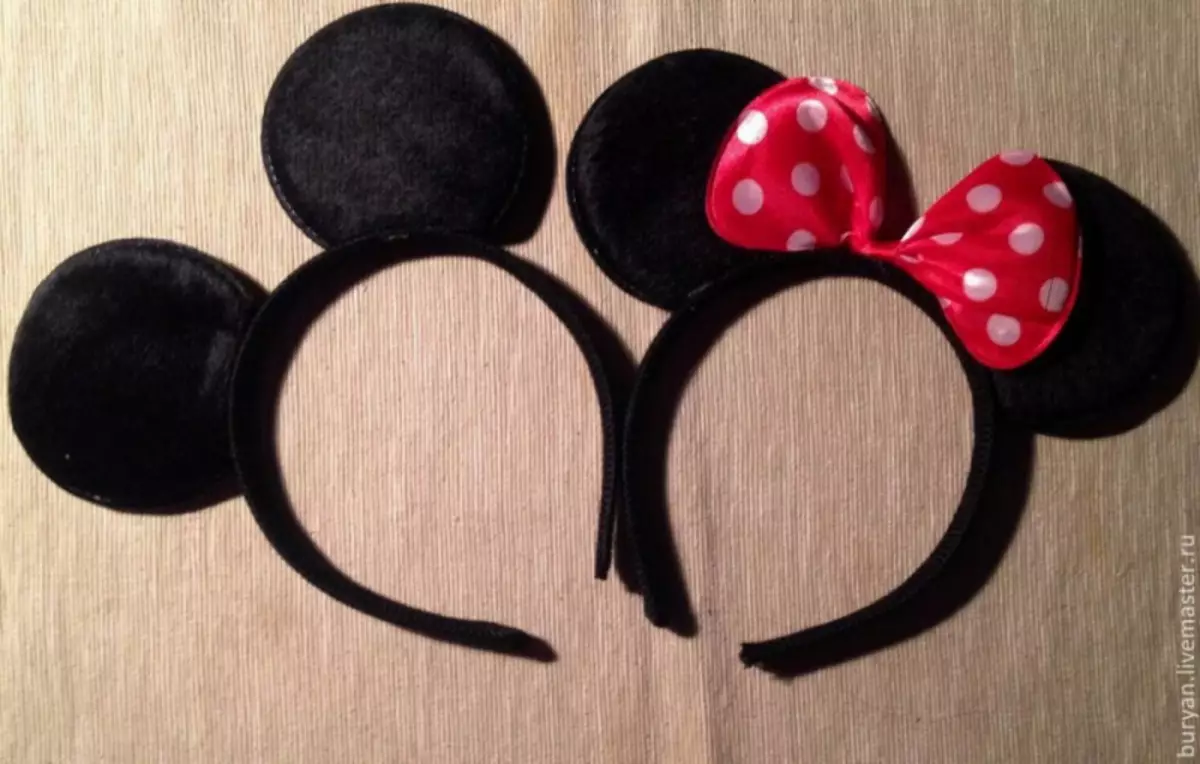 Telinga Mickey Mouse melakukannya sendiri untuk seorang gadis: topi foto
