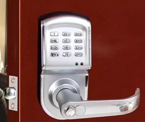 قفل کد در درب با دست خود را