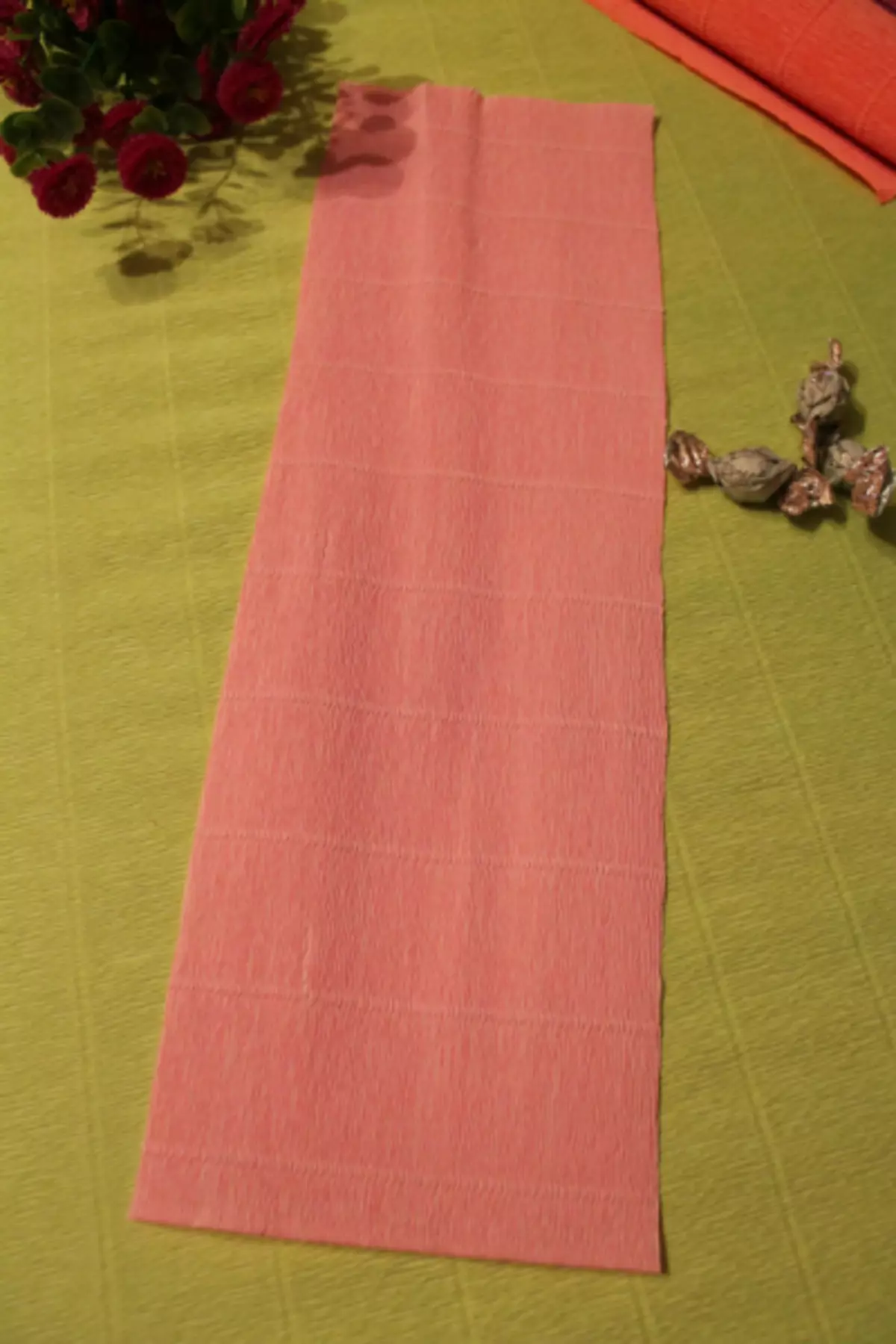 ಬಿಗಿನರ್ಸ್ ಸಿಹಿ ವಿನ್ಯಾಸ: ವೀಡಿಯೊದೊಂದಿಗೆ ಸಿಹಿತಿಂಡಿಗಳು ಮಾಸ್ಟರ್ ವರ್ಗ ಪುಷ್ಪಗುಚ್ಛ