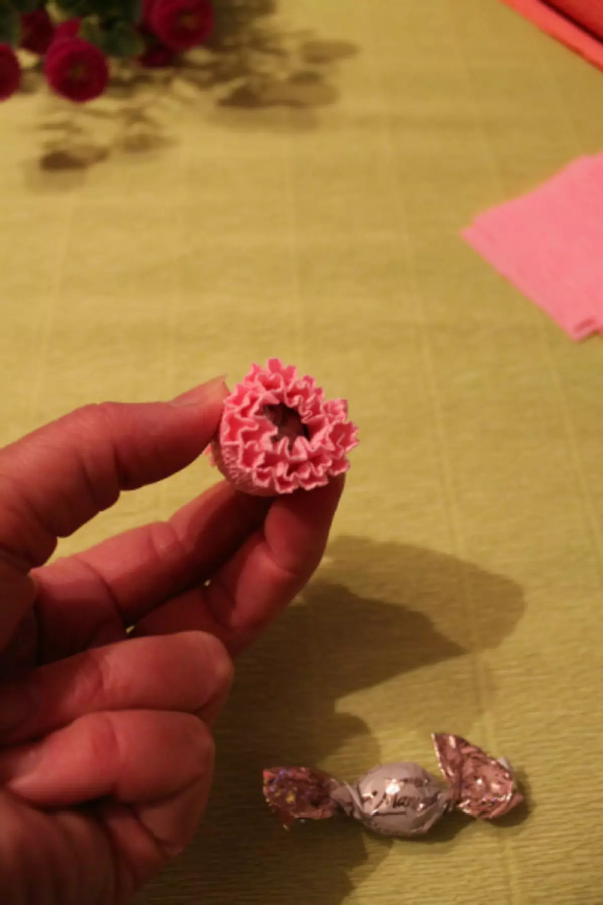 Sladký dizajn pre začiatočníkov: Master Class Bouquet z sladkostí s videom