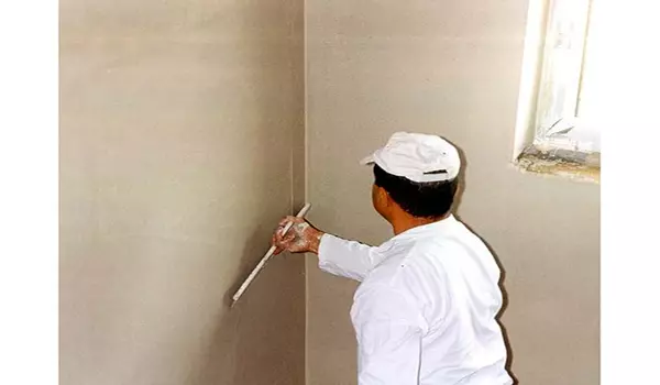 O proceso de poñer paredes baixo papel de parede - regras simples