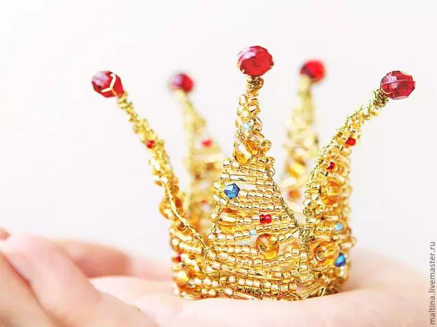 Crown of Beads con sus propias manos: clase magistral y diagrama para la muñeca con foto