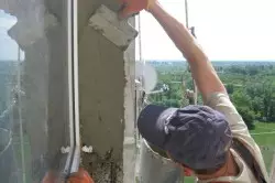 Завршни прозори напољу са властитим рукама: пластичне падине (видео)