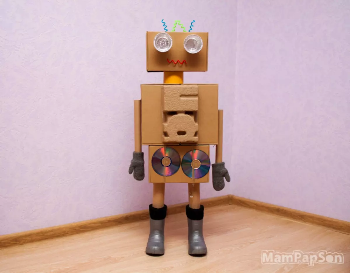 Robot con tus propias manos del material de soldadura fuerte para principiantes.