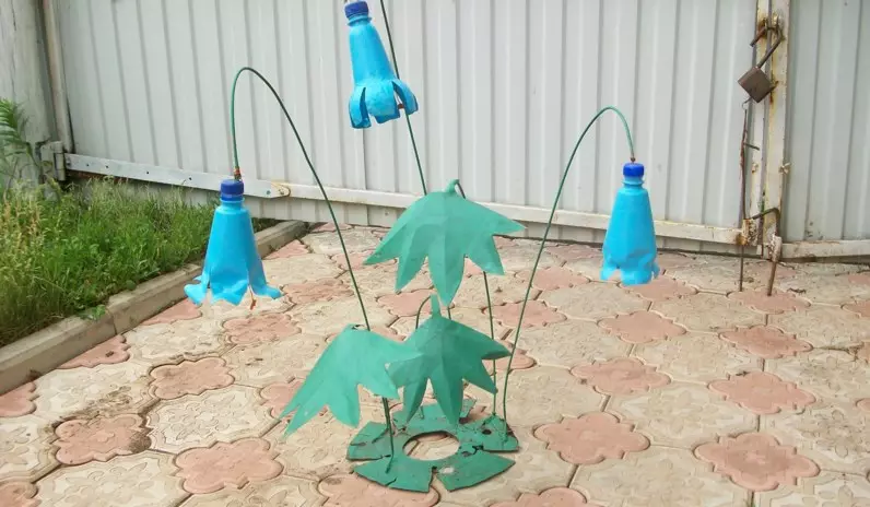 Пластични Blams Bells за градина: господар класа со слика