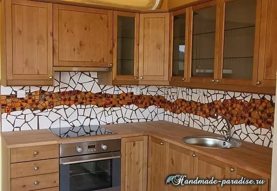 Køkkenforklæde fra mosaik med egne hænder