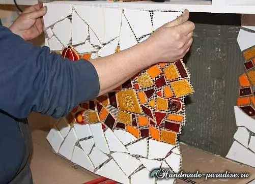 Avental da cozinha do mosaico com suas próprias mãos