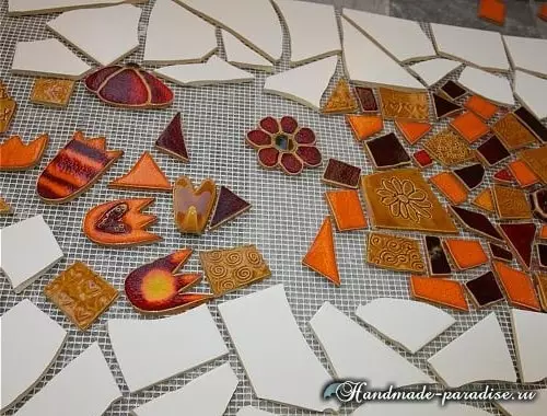 Apon da cociña do mosaico coas súas propias mans