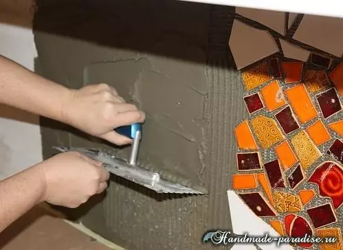 Kuhinjski predpasnik iz mozaika s svojimi rokami