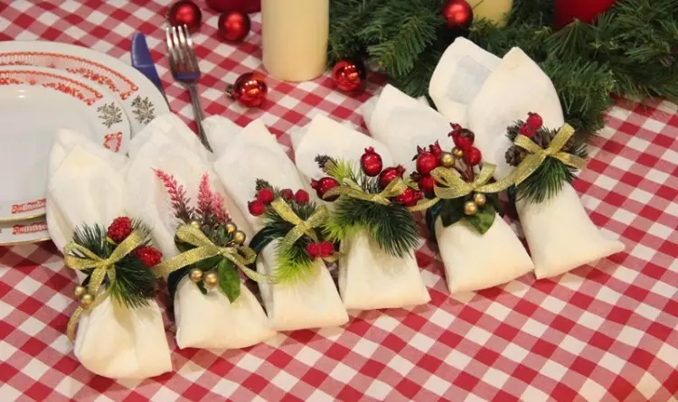 Ringe für Servietten Tun Sie es selbst für eine Hochzeit: Meisterklasse mit Foto