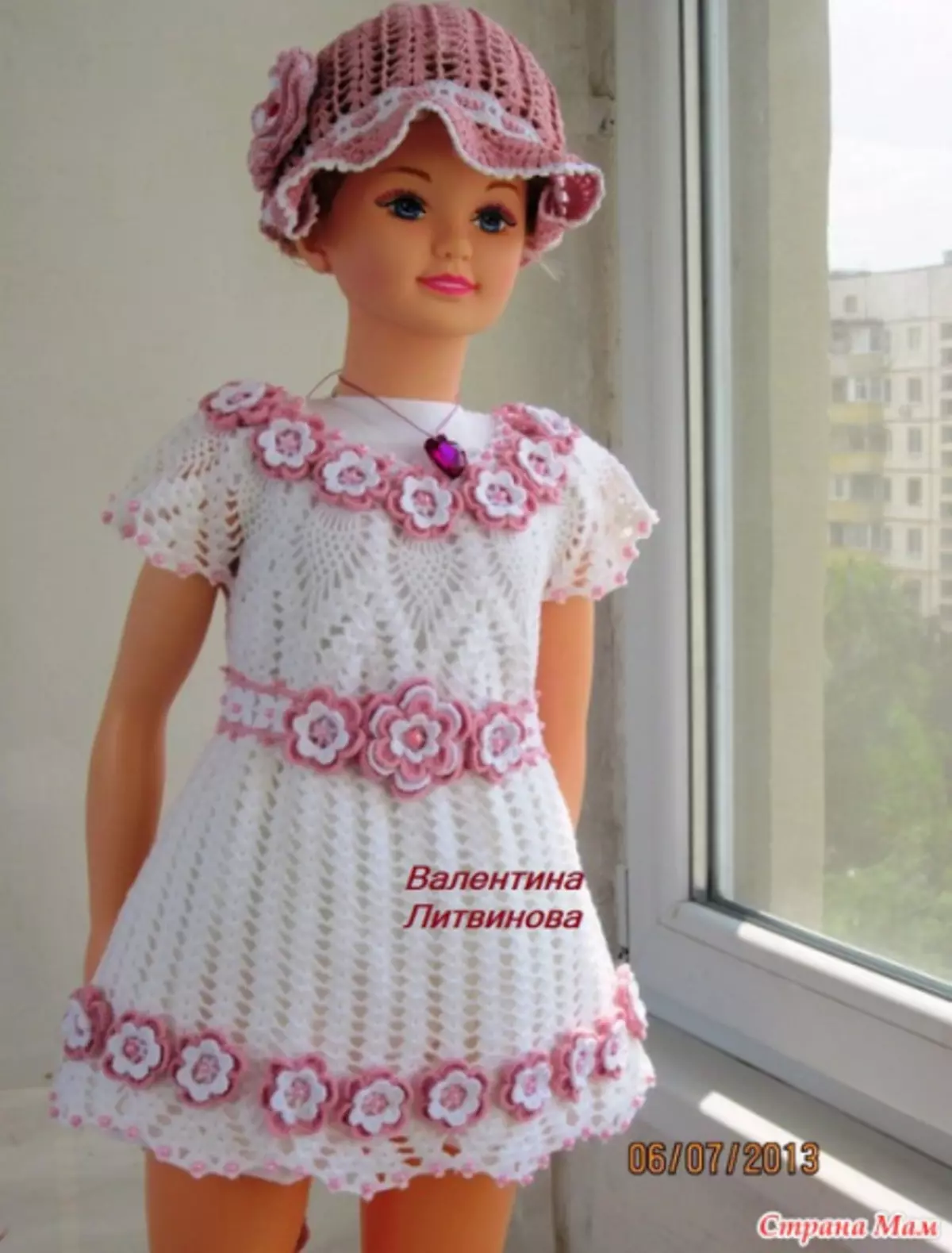 Mezgimas mergaitėms: idėjos vasaros drabužių spintos vaikams iki 2 metų ir 6-7 metų su schemomis