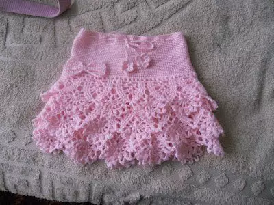 Плетене на една кука за момичета: идеи за летни гардероб деца до 2 години и 6-7 години със схеми