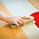 איך בקלות ובמהירות לנקות את השטיח מ צמר: שיטות מוכחות ובמחיר סביר