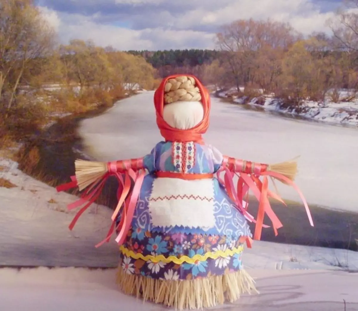 Куклата Maslenitsa го направи тоа сами од ткаенина со фотографии и видеа