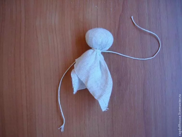 Як зробити ляльку-мотанку з пряжі і з тканини з фото і відео