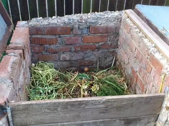 Kompost Human Ruky: Pile Výrobné možnosti, ako to urobiť, Foto