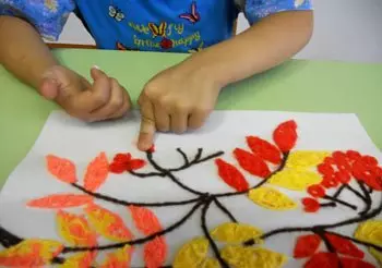 Applique Rowan haara lautaslihaa ja värillinen paperi lastentarhaan