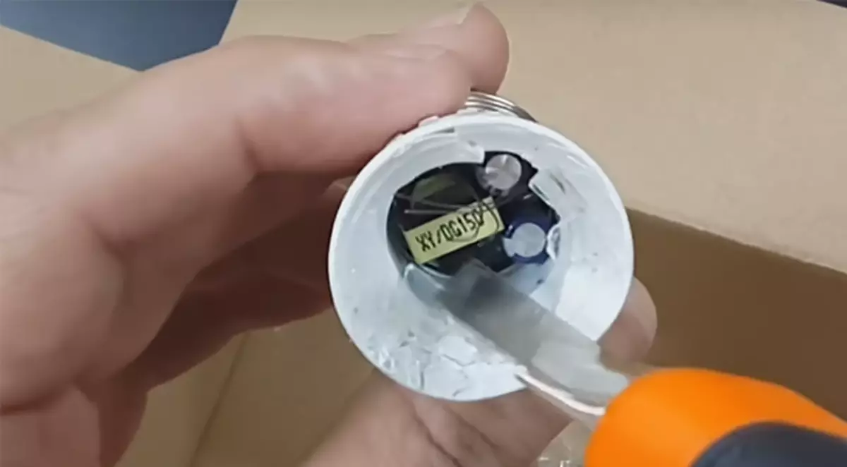ফিলামেন্টেড LED আলো সম্পর্কে সত্য: আমরা wattmeter এবং pulsometer disassemble এবং পরিমাপ