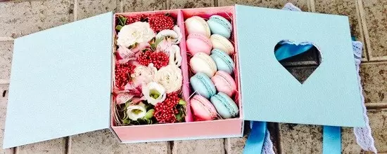 Box-it-yourself com flores e massas para ano novo com foto